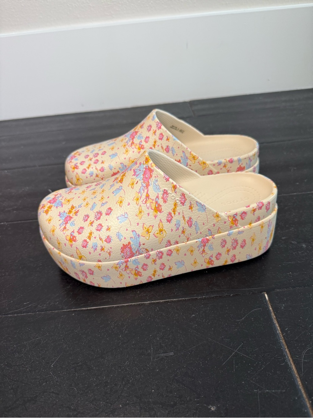NWOT CROCS Dylan Platform Clogs - Cream Floral Print